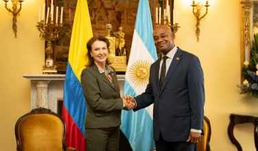 Regresa a Buenos Aires embajador de Colombia tras crisis diplomática 
